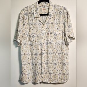 Levi's Casual White and Yellow Button Down Shirt. E14